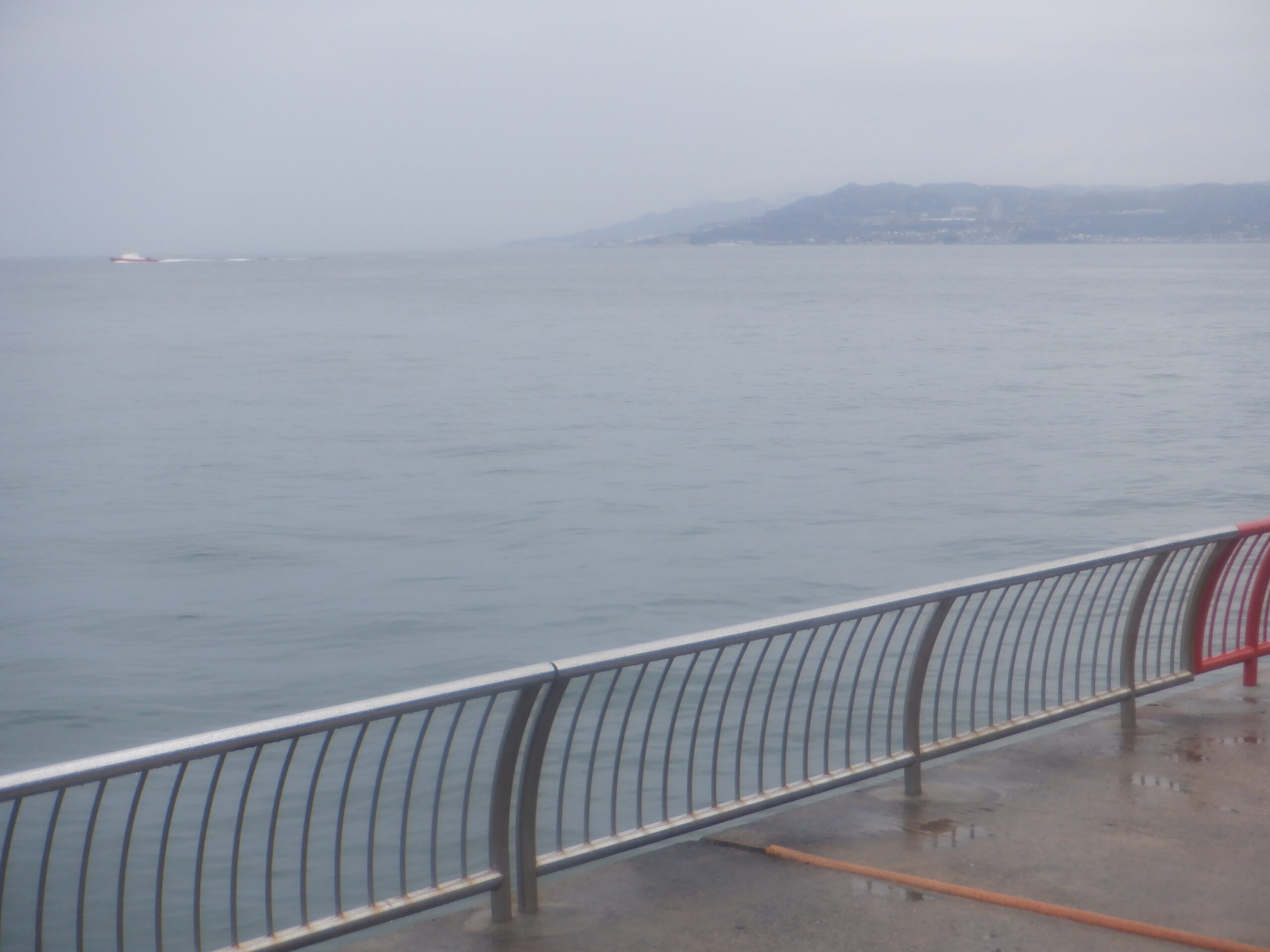 本日１０:３０現在、   　      目立った釣果なし